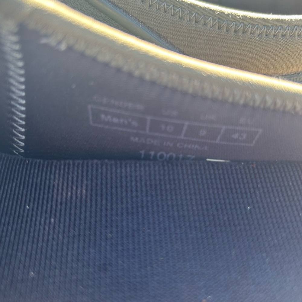 Men’s 10 slip on Muck Boots Like new